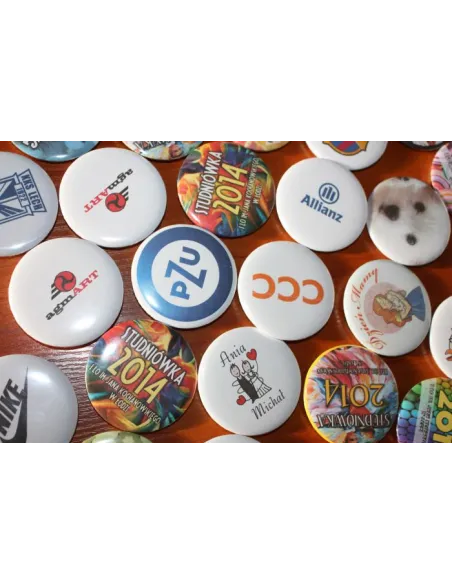 Przypinki Buttony 16 Sweet Znaczki Badziki z Grafiką